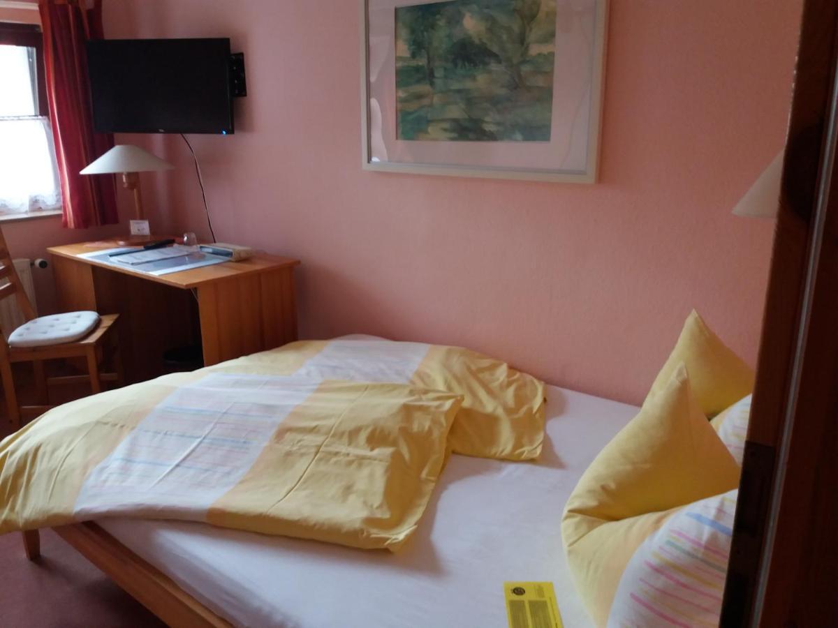 Hotel Garni & Oma'S Heuhotel 'Pension Zur Galerie' Barby Екстериор снимка