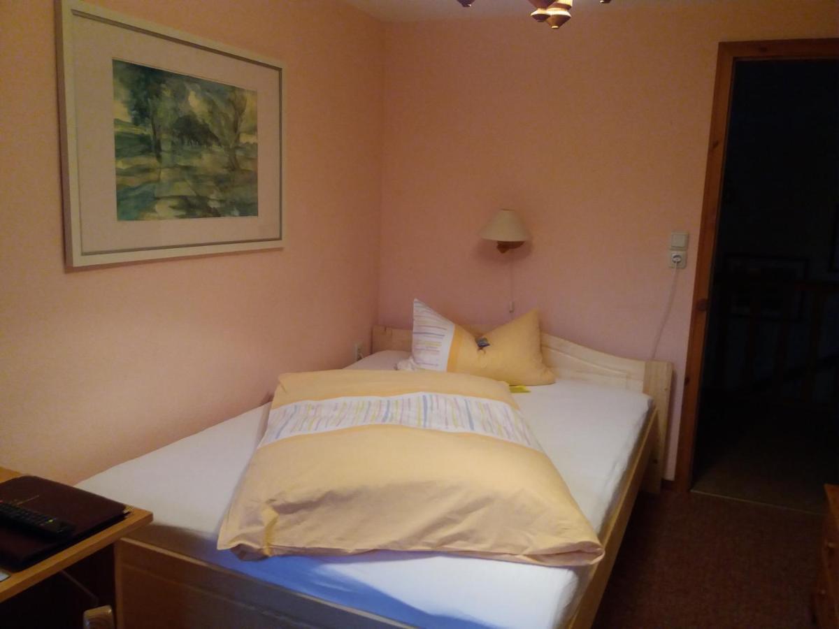 Hotel Garni & Oma'S Heuhotel 'Pension Zur Galerie' Barby Екстериор снимка