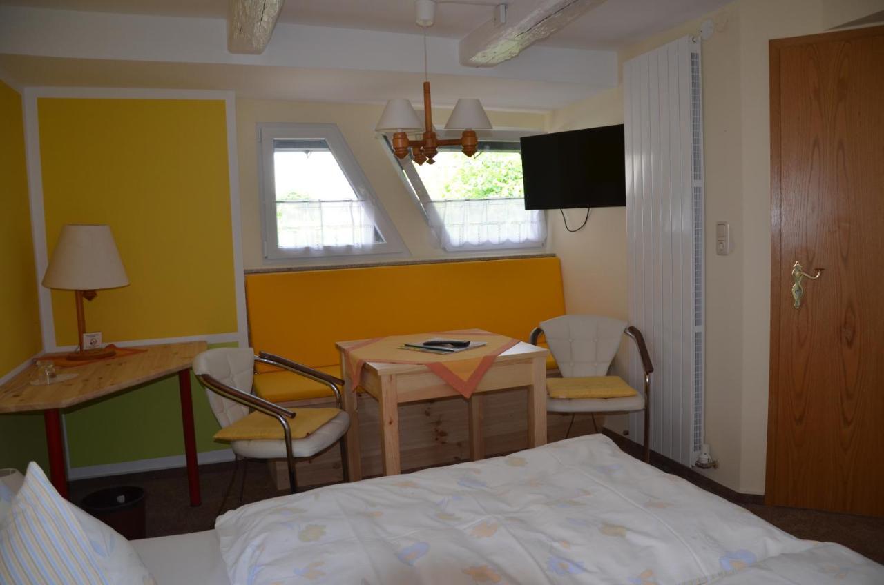 Hotel Garni & Oma'S Heuhotel 'Pension Zur Galerie' Barby Екстериор снимка
