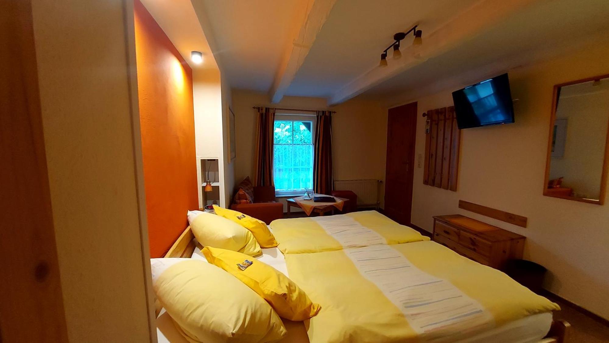 Hotel Garni & Oma'S Heuhotel 'Pension Zur Galerie' Barby Екстериор снимка