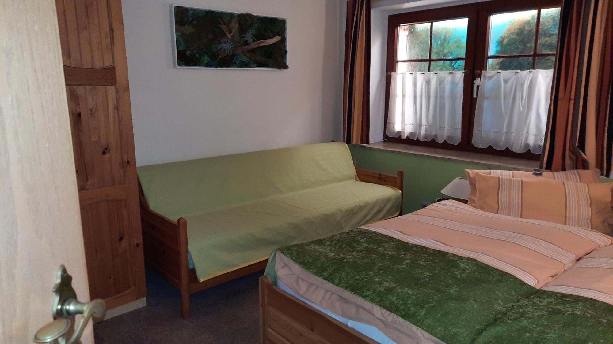 Hotel Garni & Oma'S Heuhotel 'Pension Zur Galerie' Barby Екстериор снимка