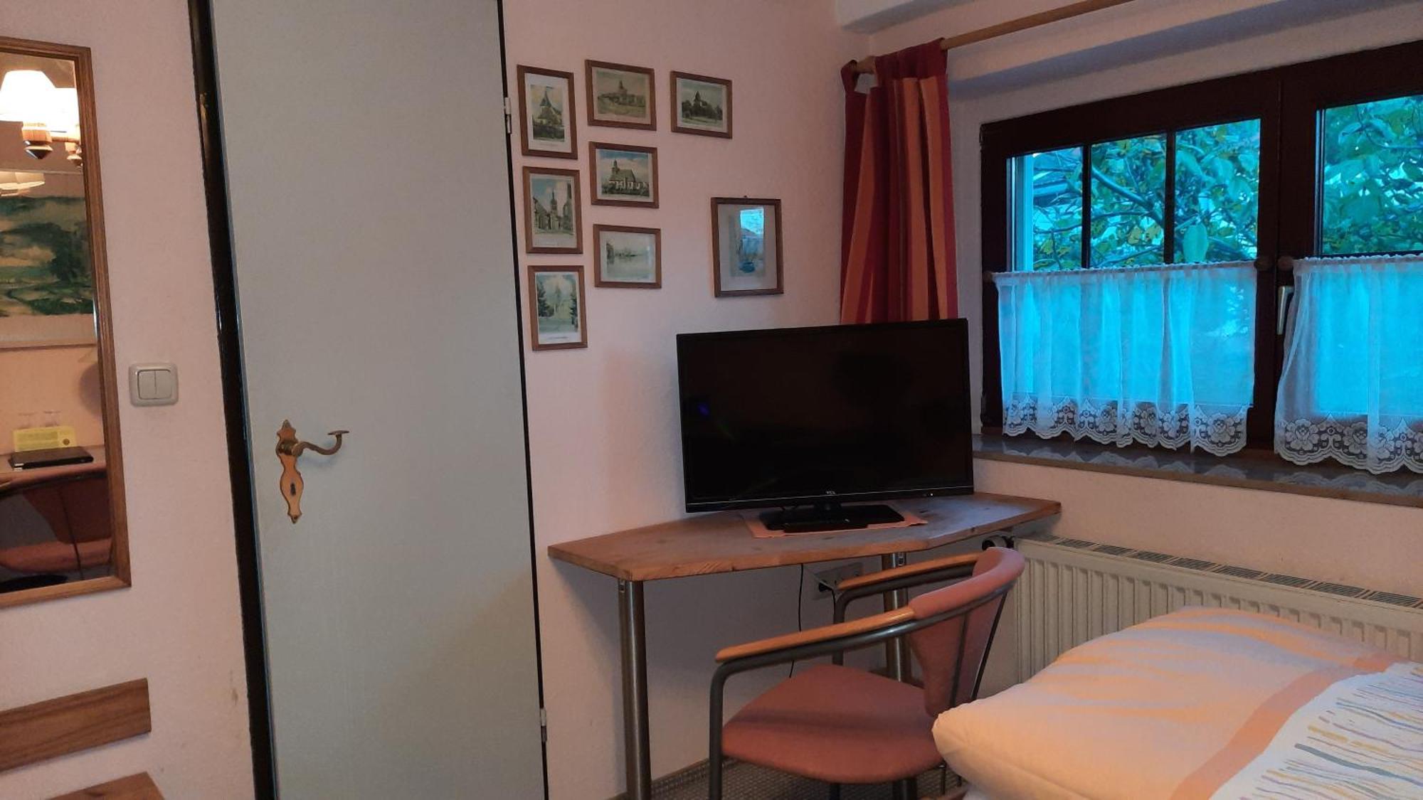 Hotel Garni & Oma'S Heuhotel 'Pension Zur Galerie' Barby Екстериор снимка