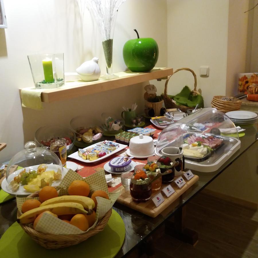 Hotel Garni & Oma'S Heuhotel 'Pension Zur Galerie' Barby Екстериор снимка
