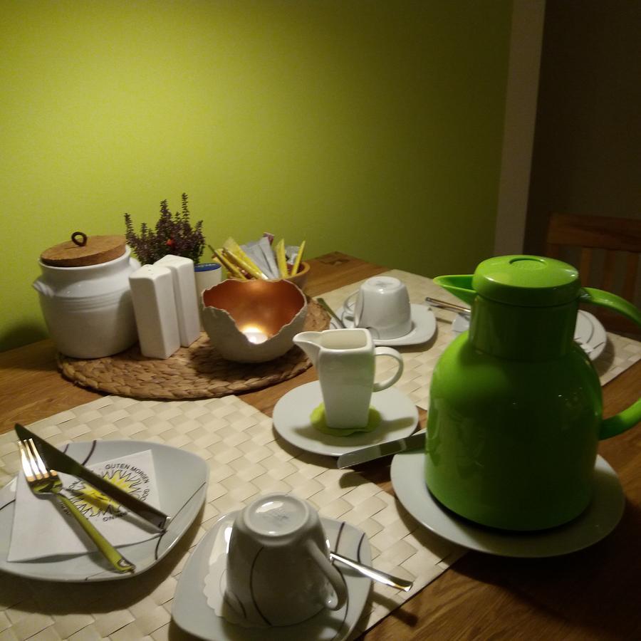 Hotel Garni & Oma'S Heuhotel 'Pension Zur Galerie' Barby Екстериор снимка