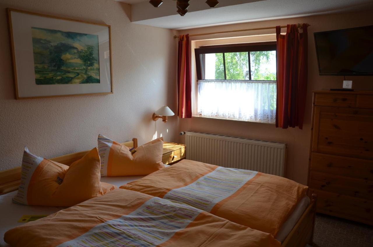 Hotel Garni & Oma'S Heuhotel 'Pension Zur Galerie' Barby Екстериор снимка